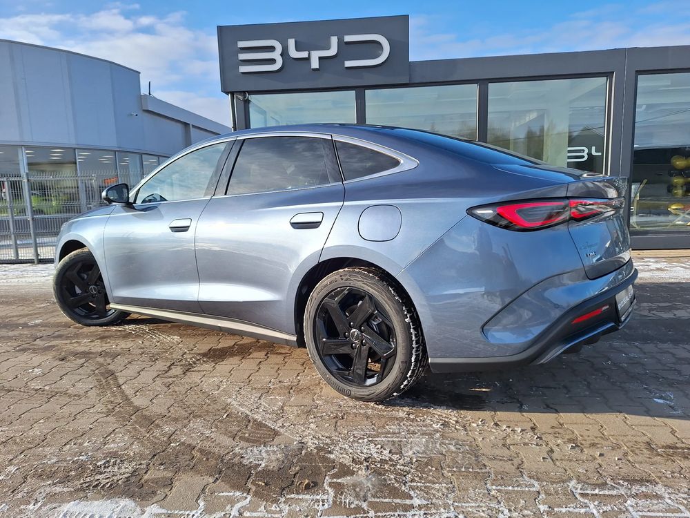 Zasięg 1455 km / Kamera 360 / Ekran 12,8''