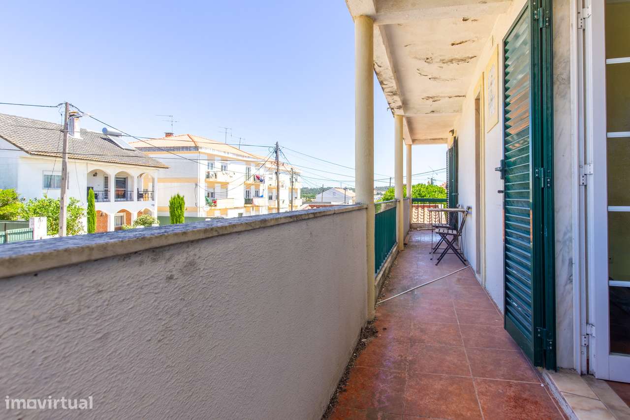 Quinta do Conde - Moradia isolada inserida em terreno de 646m²-24