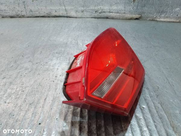 LAMPA TYLNA PRAWA W KLAPE VW JETTA VI SEDAN - 6