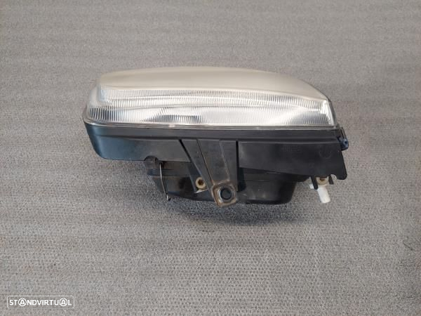 Otica / Farol Dto Volkswagen Polo (6N1) - 2