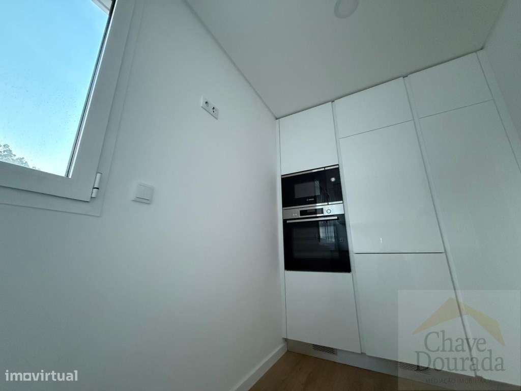 Novo apartamento T1 com garagem - Quinta da Portela - Grande imagem: 3/13