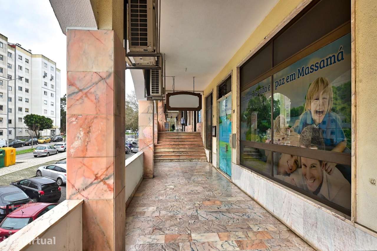 Espaço Comercial | 180m2 | Galeria do Shopping Center de Massamá - Grande imagem: 3/23