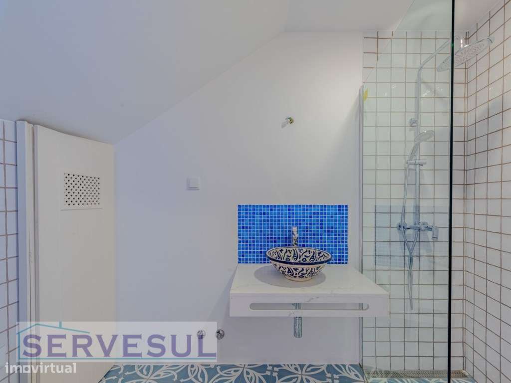 Nova Moradia de 2 pisos composta por 1 quarto, totalmente renovada,...-9