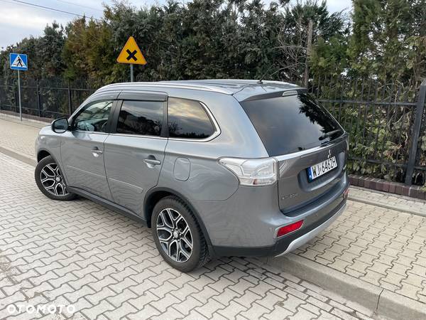 Mitsubishi Outlander 2.2 DID Intense + - 3