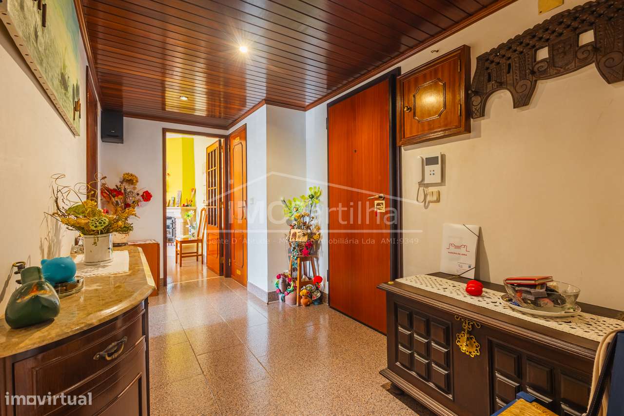 Apartamento T2 C/ Parqueamento Queluz-16