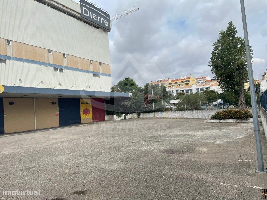Armazém Comercial, na Rua Professor Henrique Barros, Prior Velho - Grande imagem: 1/18