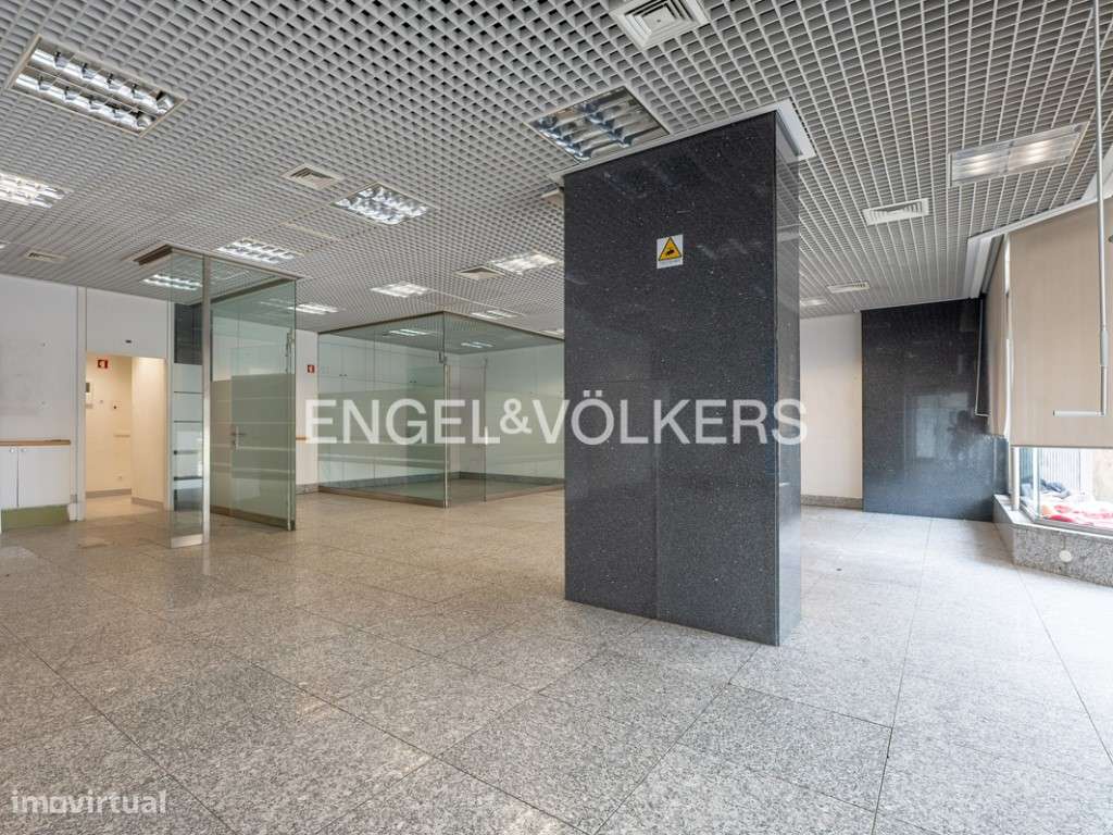 Espaço Comercial c/ vitrine no Areeiro - Grande imagem: 2/26