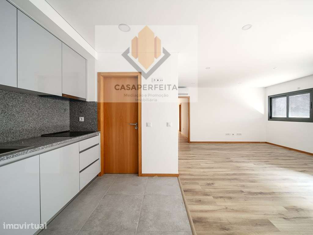 Apartamento T2 Novo com Varanda e Lugar de Garagem - Pedroso-10