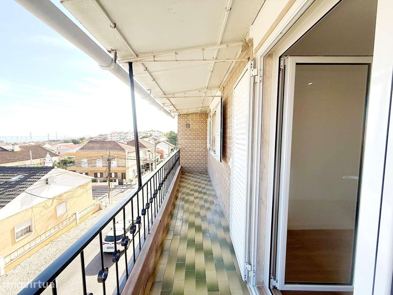 T2 remodelado c/ varanda e vista rio!-24