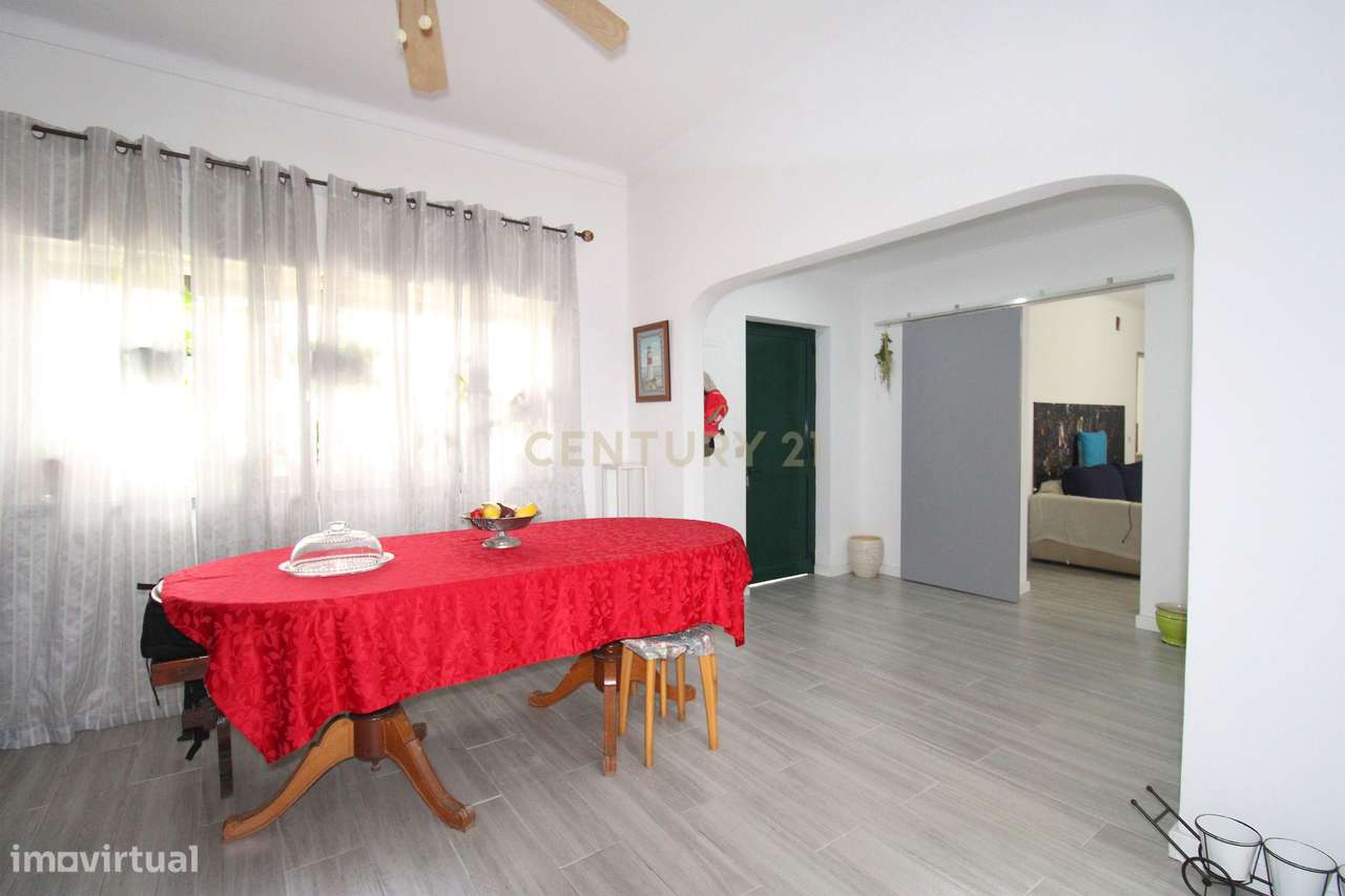 Quinta com Moradia Bi-familiar, construída num lote de 7.500 m2, em Pa-3