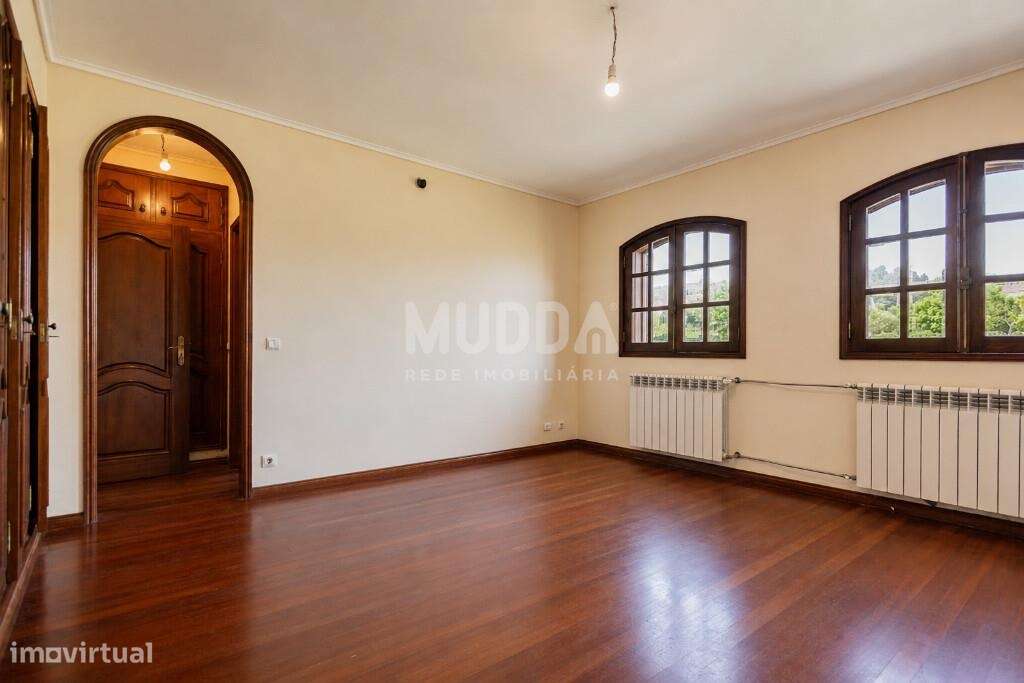 Oportunidade em Azurva – Moradia Isolada com Grande Terreno!-17