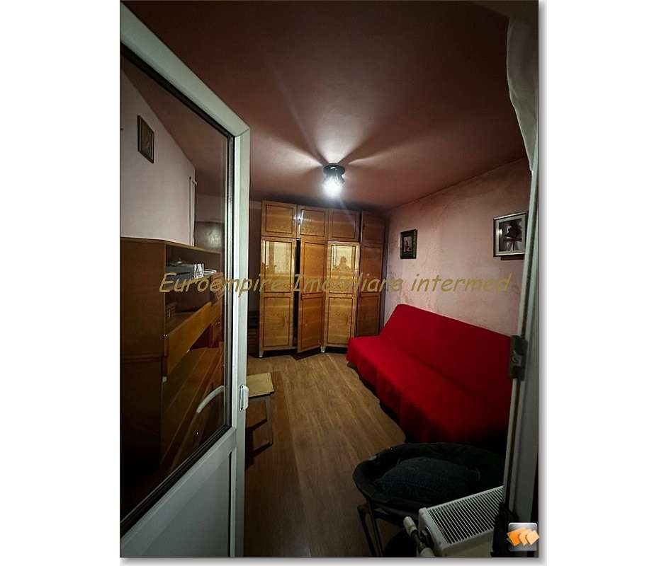 Apartament 2 camere decomandate zona Poarta 6-4