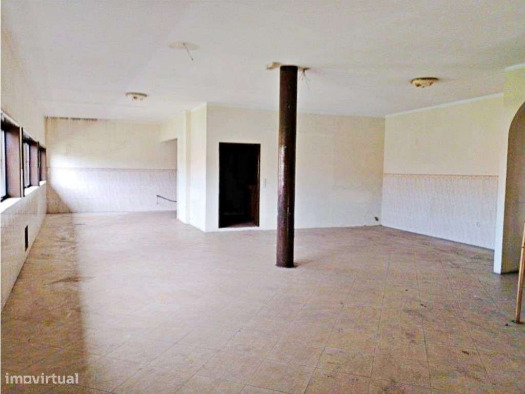 2 habitações T3 e 2 espaços comerciais - Grande imagem: 4/22