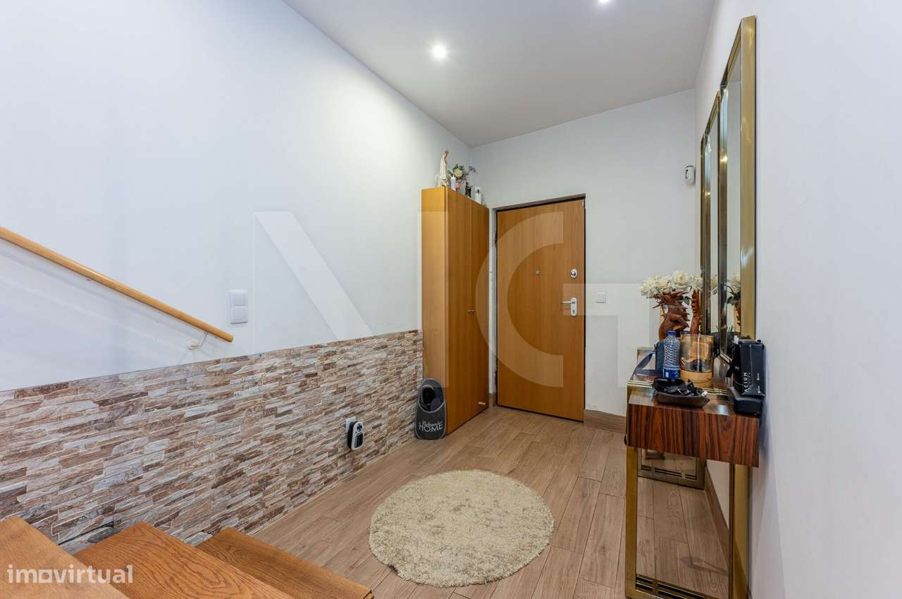 Moradia T3 com pátio, anexos e garagem em Paranhos - Porto-5