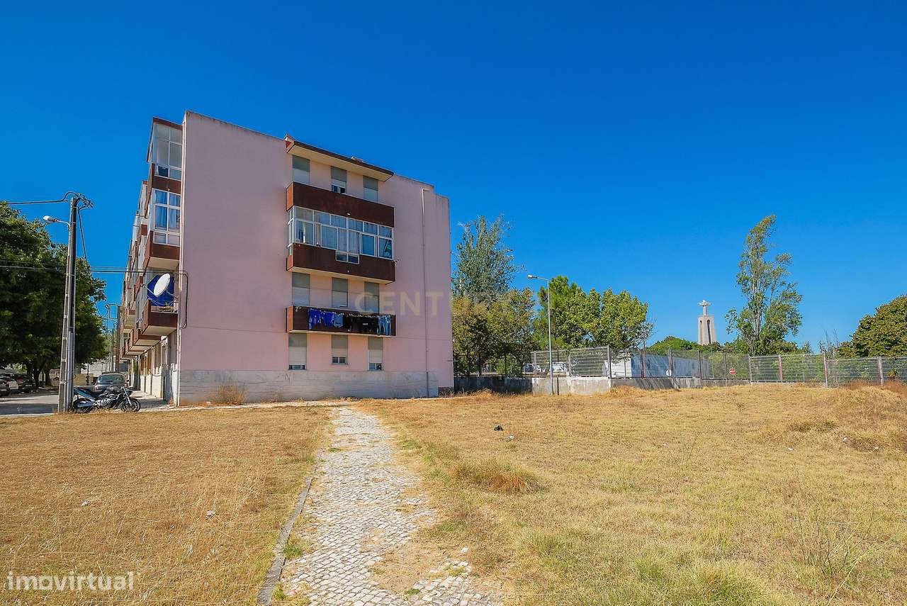 Apartamento T3  remodelado no Pragal-28