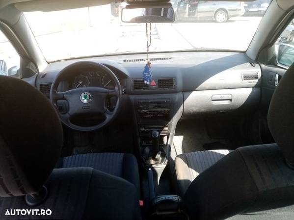 Dezmembrez Skoda Octavia 19 TDI - 4