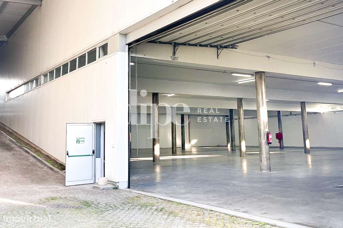 Armazém de 3.254 m2 em Gondar, Guimarães. - Grande imagem: 3/13