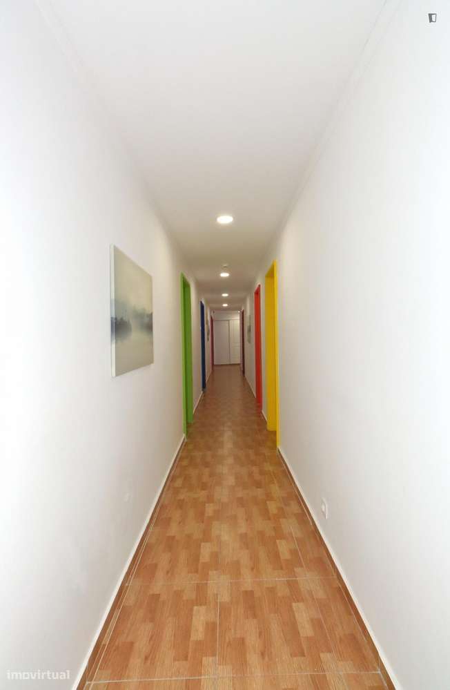 Quarto - localizado em Penha Lisbon - Grande imagem: 2/8