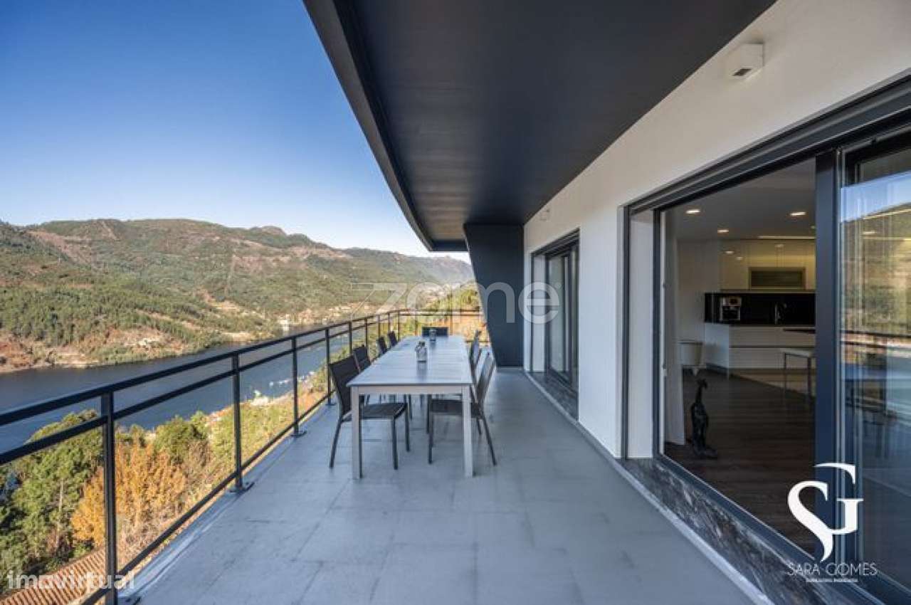 Luxuosa Moradia T4 com excelentes acabamentos no Gerês - Grande imagem: 4/59