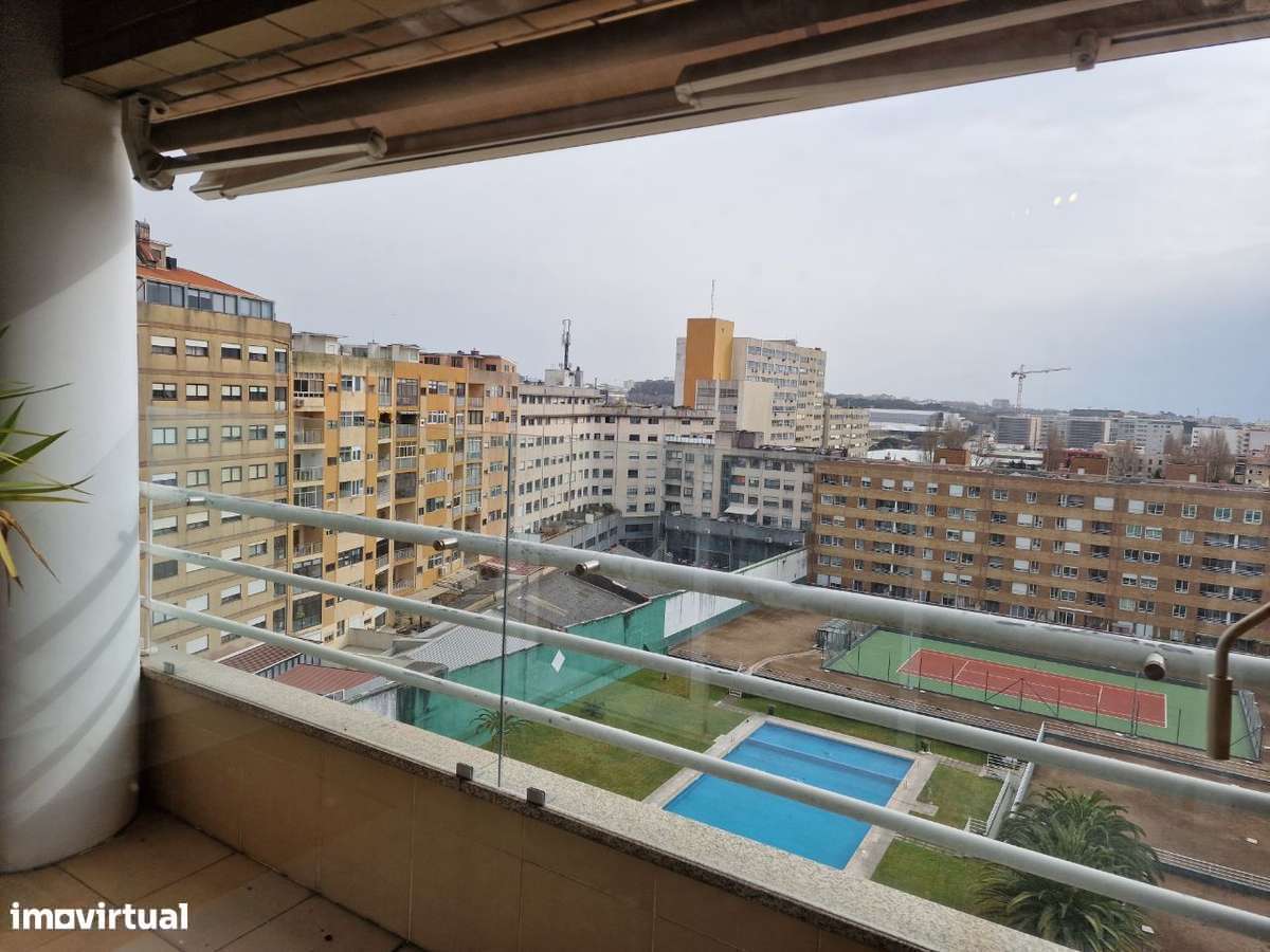 T2 Varanda e Garagem - Condomínio Fechado - Matosinhos Sul - Grande imagem: 4/24