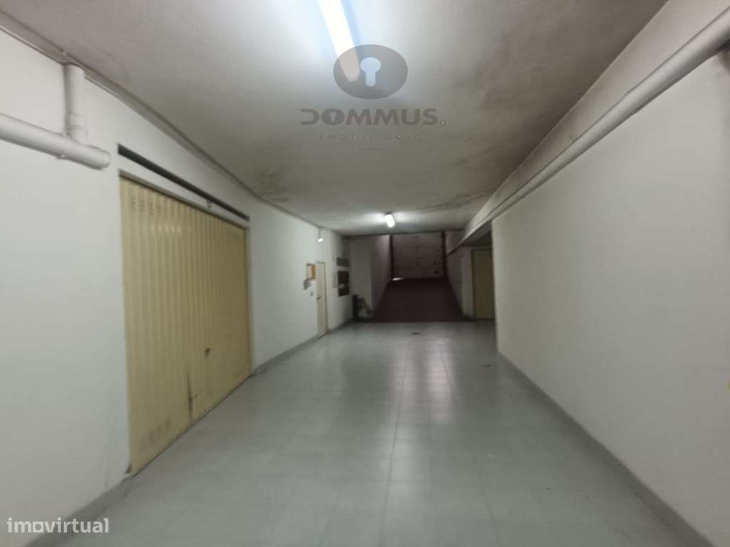 Garagem Box no Centro da Parede - Grande imagem: 5/13