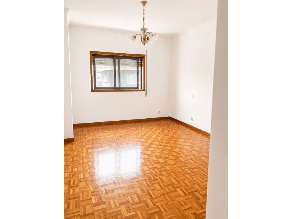 Apartamento T3 com garagem em Canidelo-11