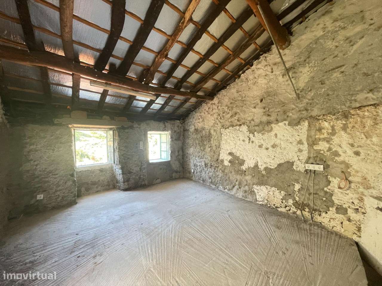 Moradia em Pedra com Charme e Potencial em Corgas, Seia - Grande imagem: 5/18