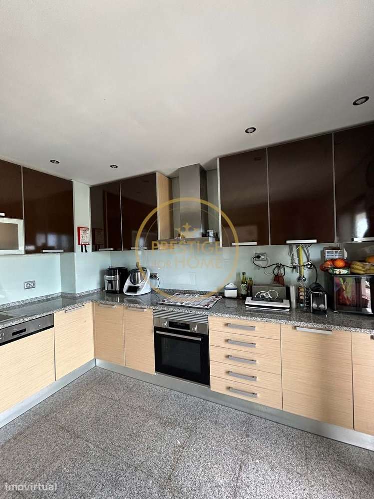 Arrendamento anual de apartamento semi-mobilado T3 com 2 garagens, cav - Grande imagem: 4/22