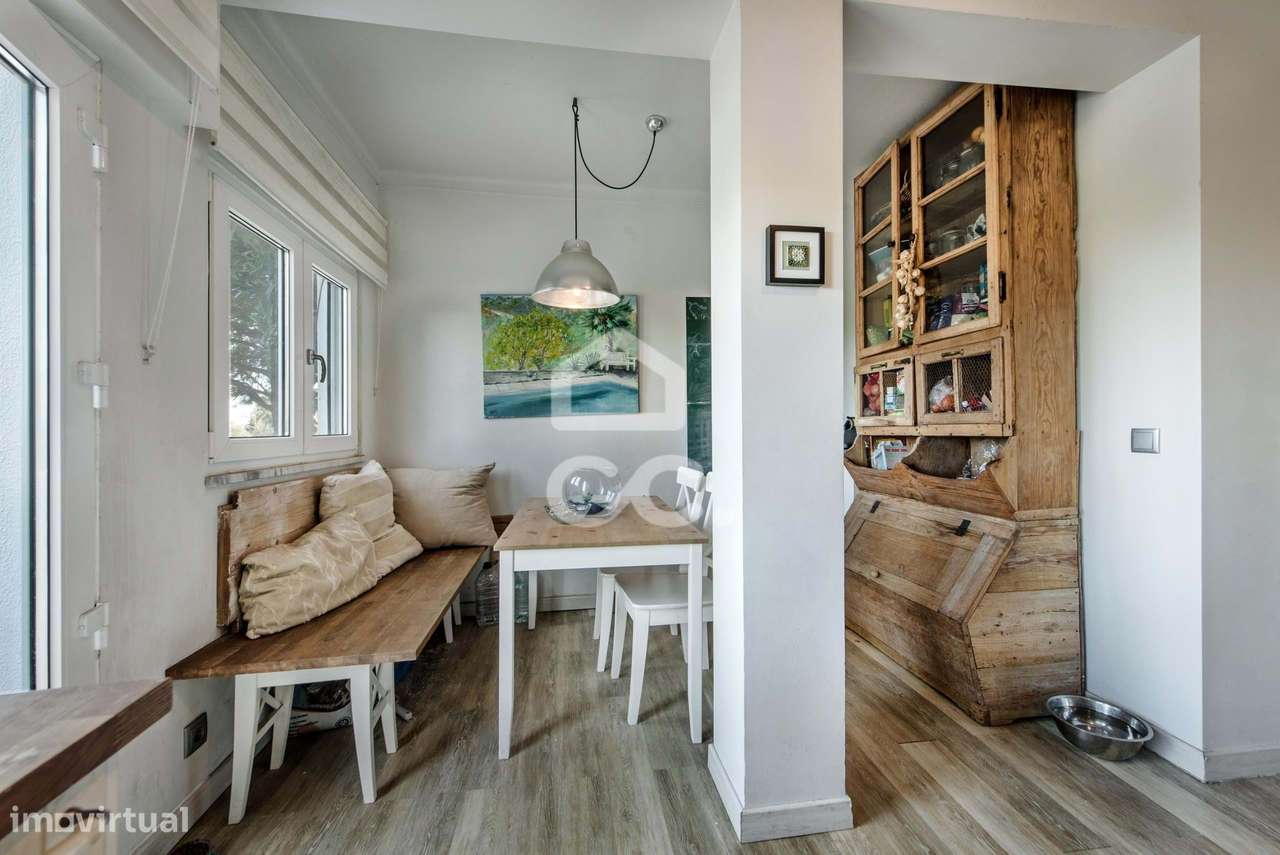 Moradia T4 independente com piscina e terreno em Alcantarilha-9