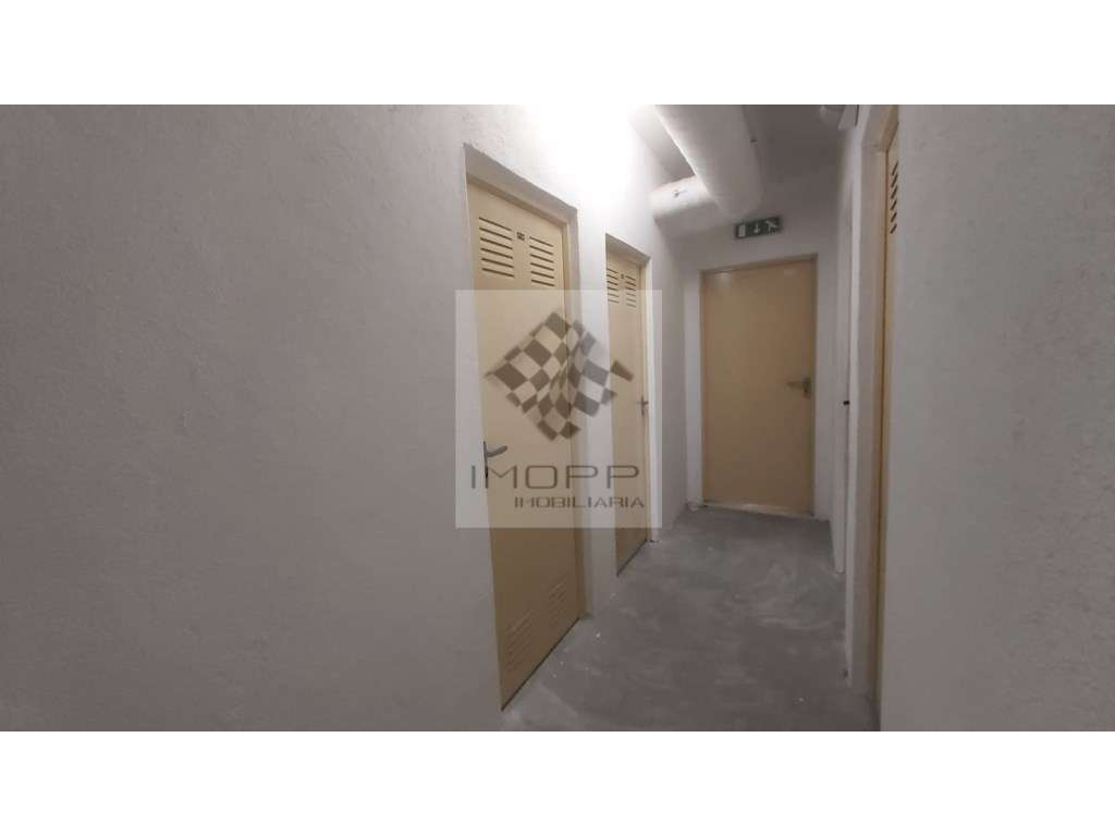 Fabuloso T4 na Radial em Odivelas com estacionamento!-45