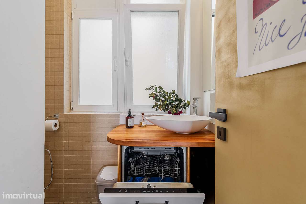 Garrafeira, mercearia para trespasse na Rua Tenente Ferreira Durão-17