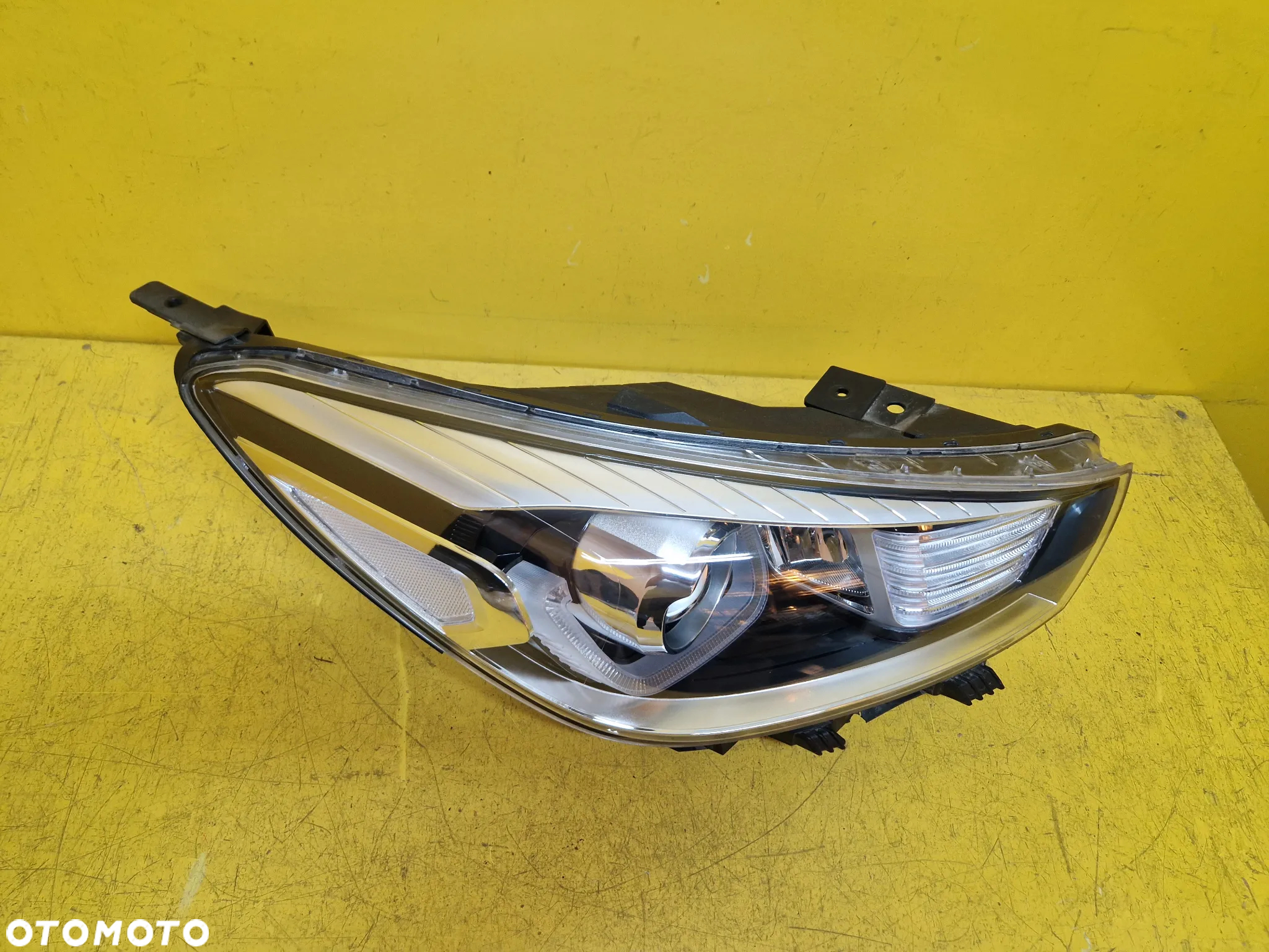 KIA STONIC LAMPA PRAWA PRZOD SOCZEWKA 92102-H8 - 4