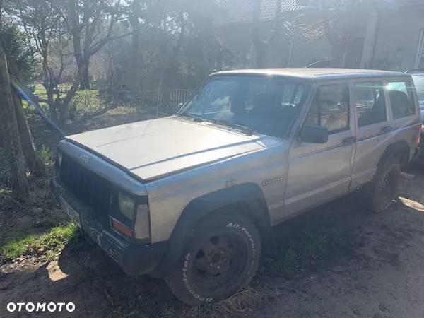 Jeep Cherokee 4.0 - 1