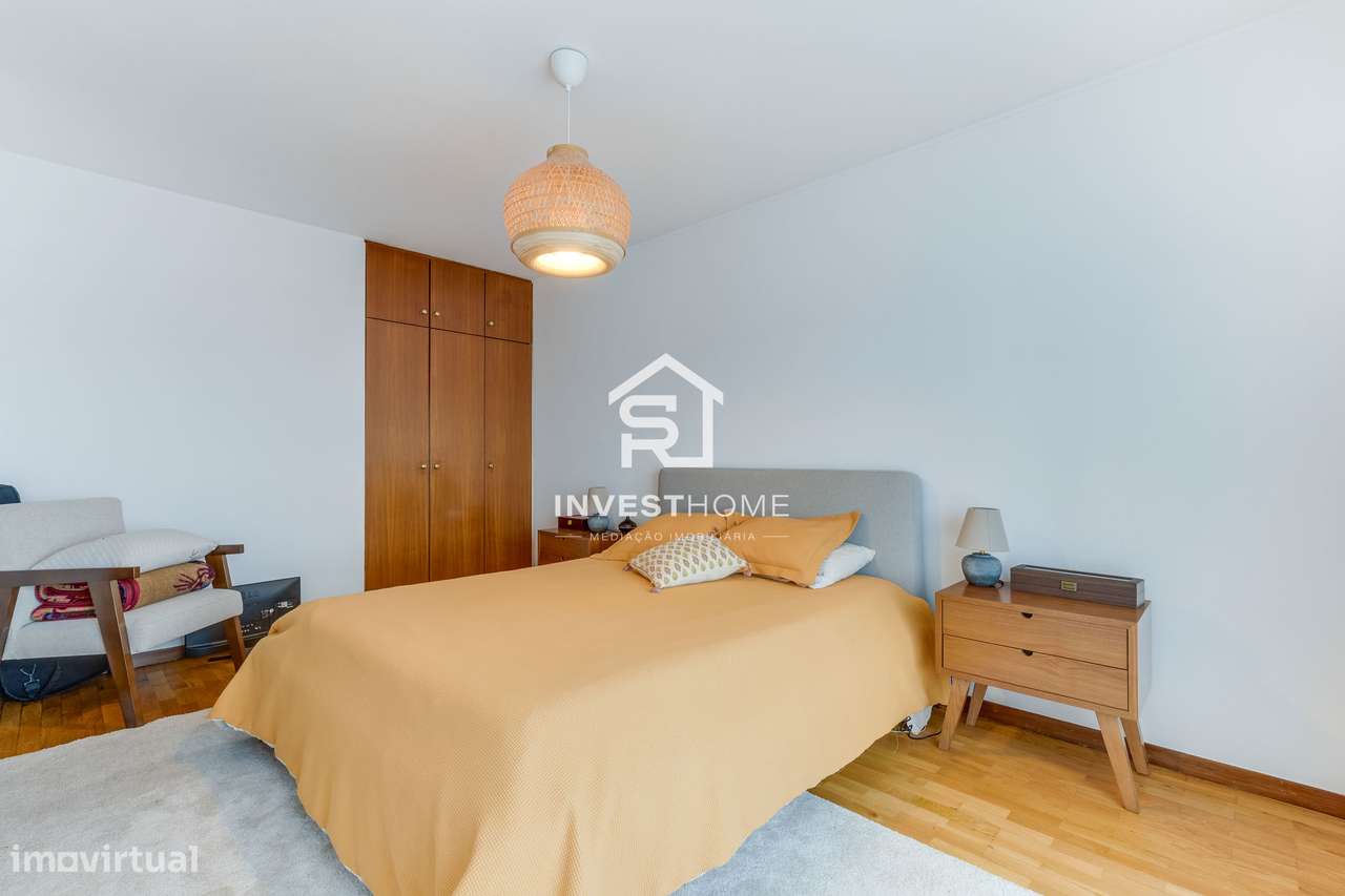 Apartamento T2 | Boas áreas | Varanda | 2 Lugares Garagem-34