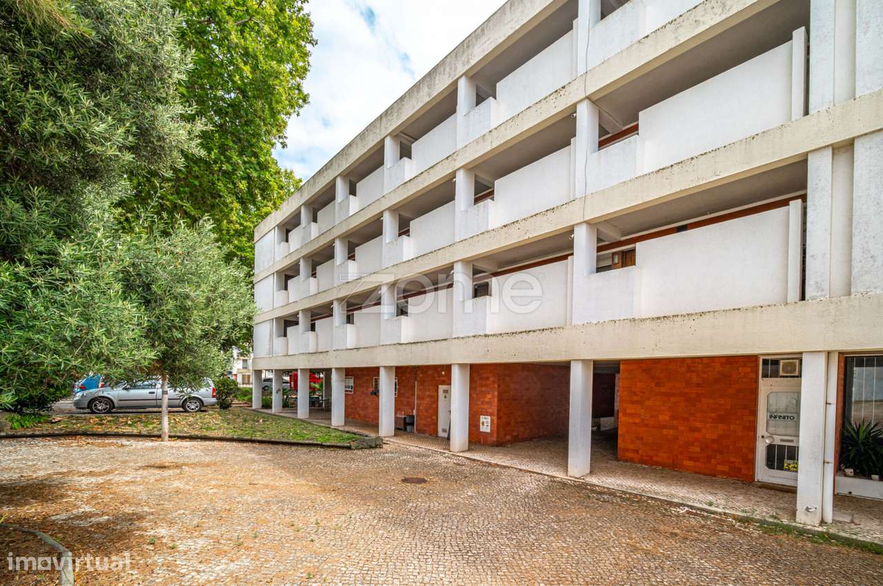 Apartamento T1 para arrendar a 100m da praia de Carcavelos e Nova SBE