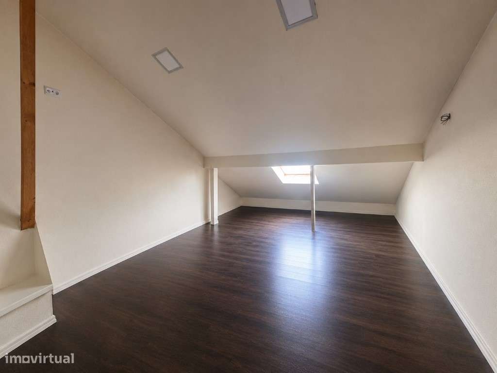 T2 Duplex com Suite e Varandas | Algés-13