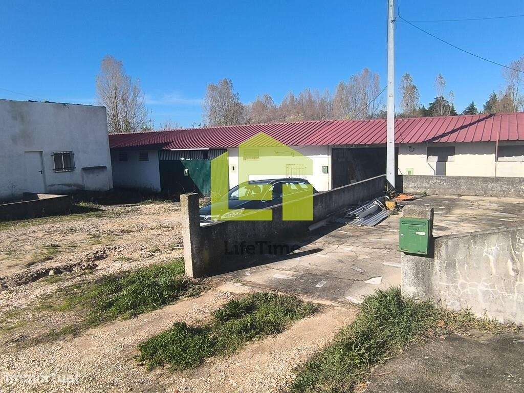 Moradia e dois Armazéns-3