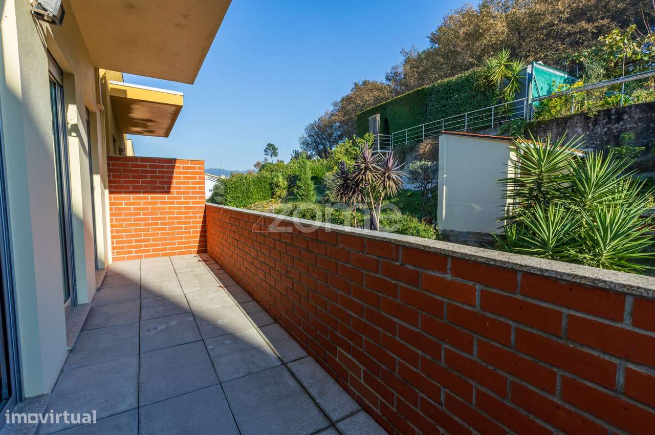 Moradia Geminada T3 em Aldão-31