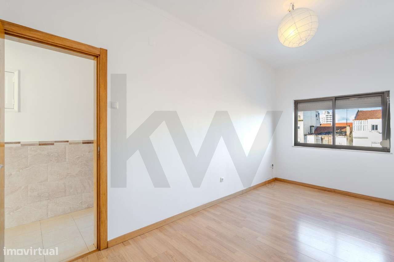 Apartamento T2 Luminoso com Marquise para Venda na Baixa da Banheira, - Grande imagem: 5/26