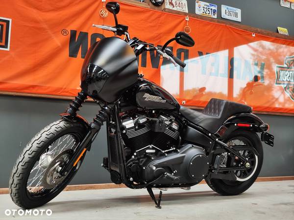 Harley-Davidson Softail Street Bob - 10