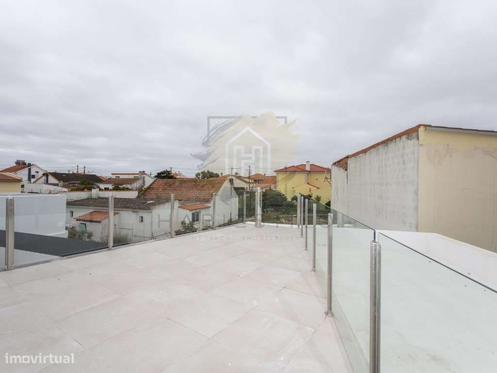 Moradia V4 nova com piscina-41