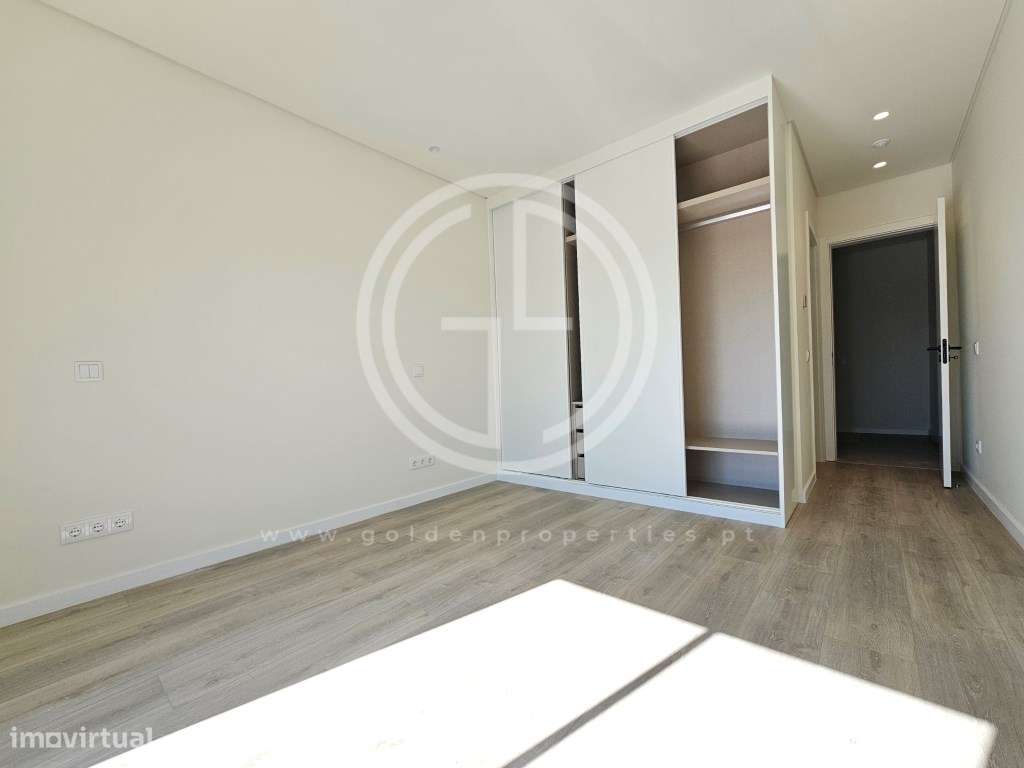 Moradias em Banda T4 em Montenegro, Faro-7