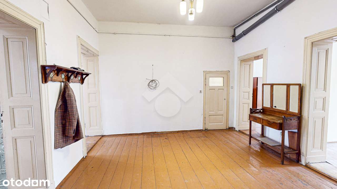 Dwustronne wysokie mieszkanie z oryginalnymi detalami-7