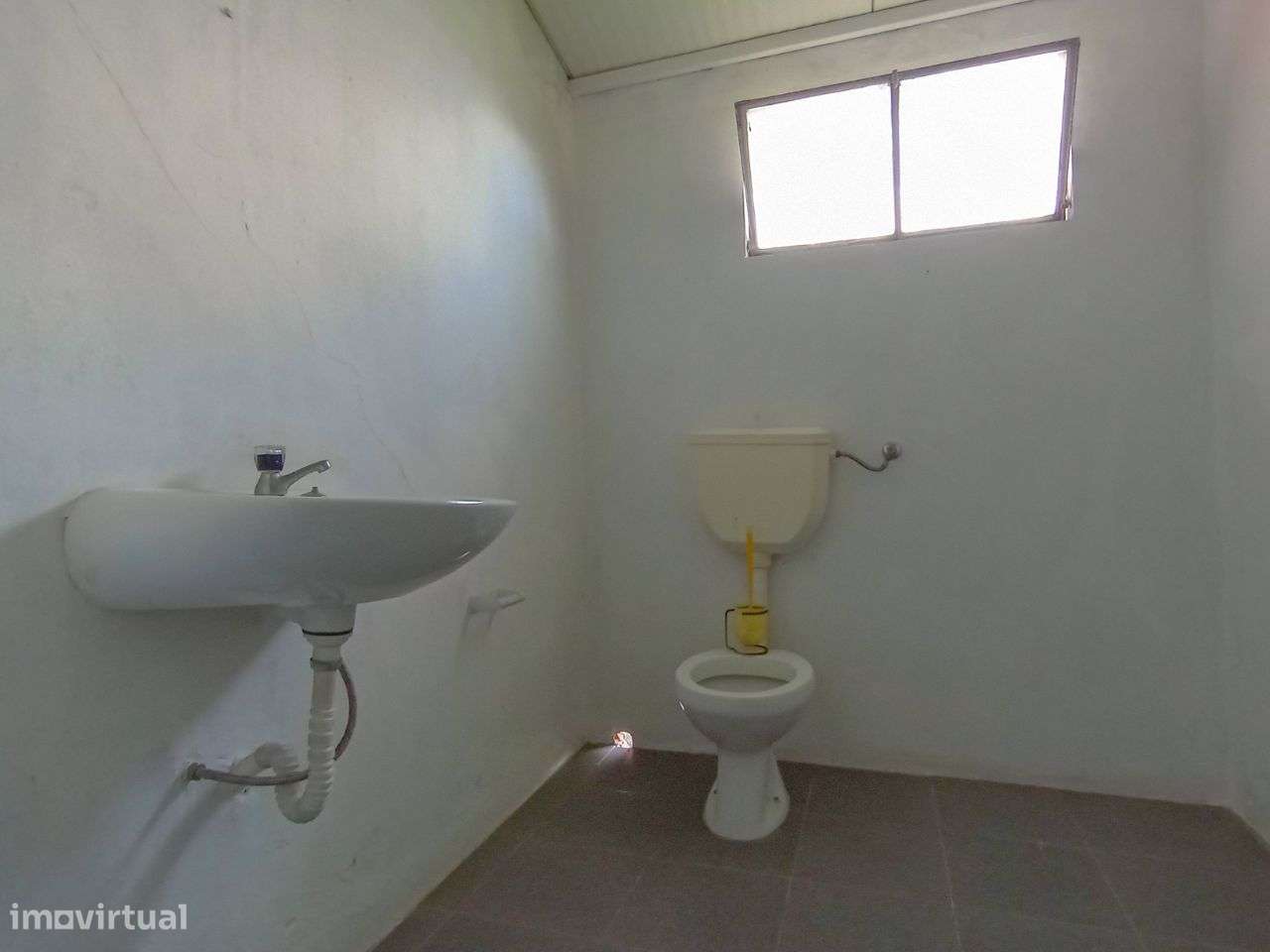 Armazém em Roriz, Santo Tirso-9