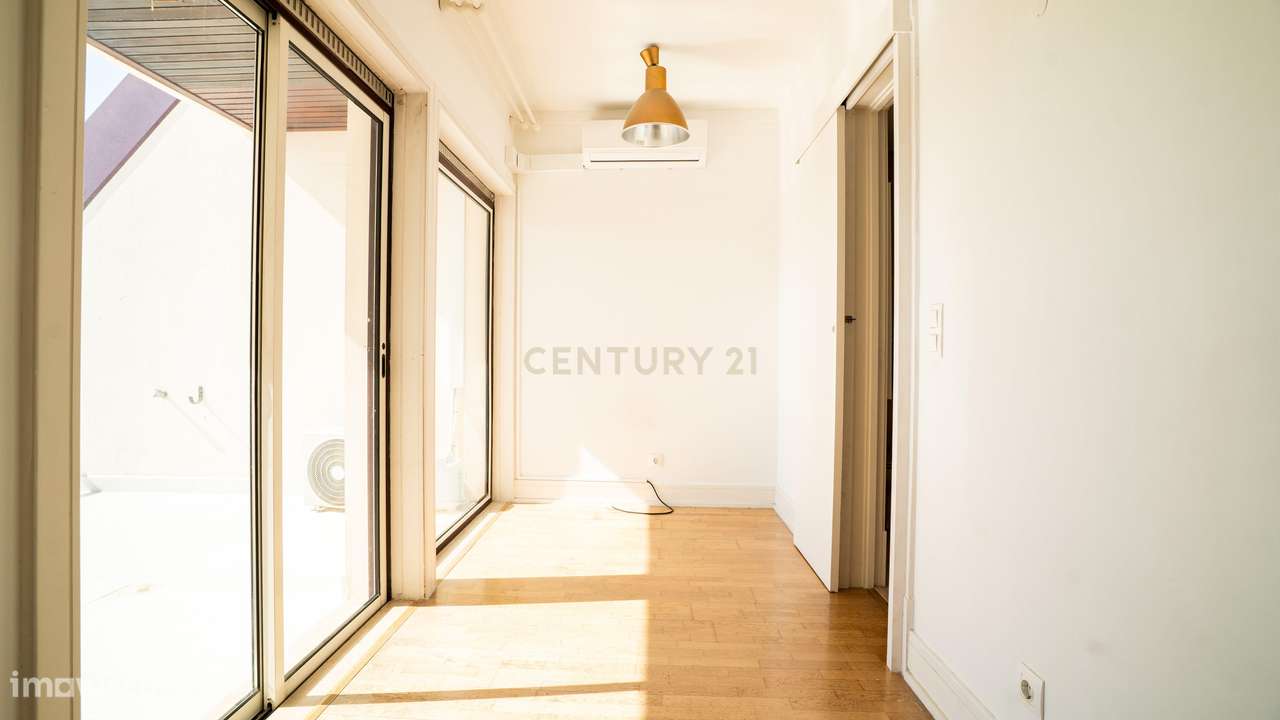 Apartamento T3 com Vista Mar – 5º Andar – A Dois Passos do Casino Esto-30