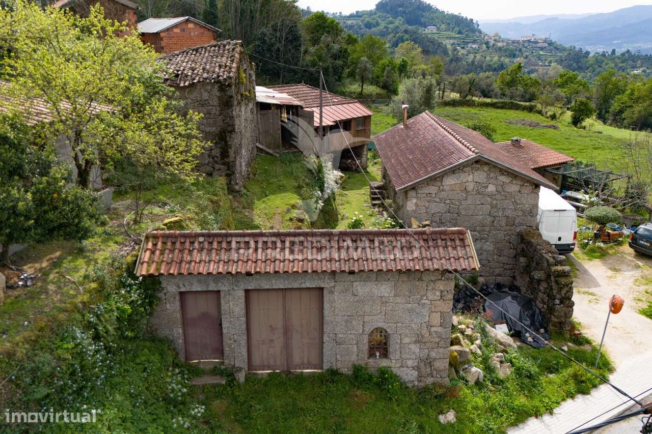 Moradia T3 para restauro em Chorense, Terras de Bouro. - Grande imagem: 5/16