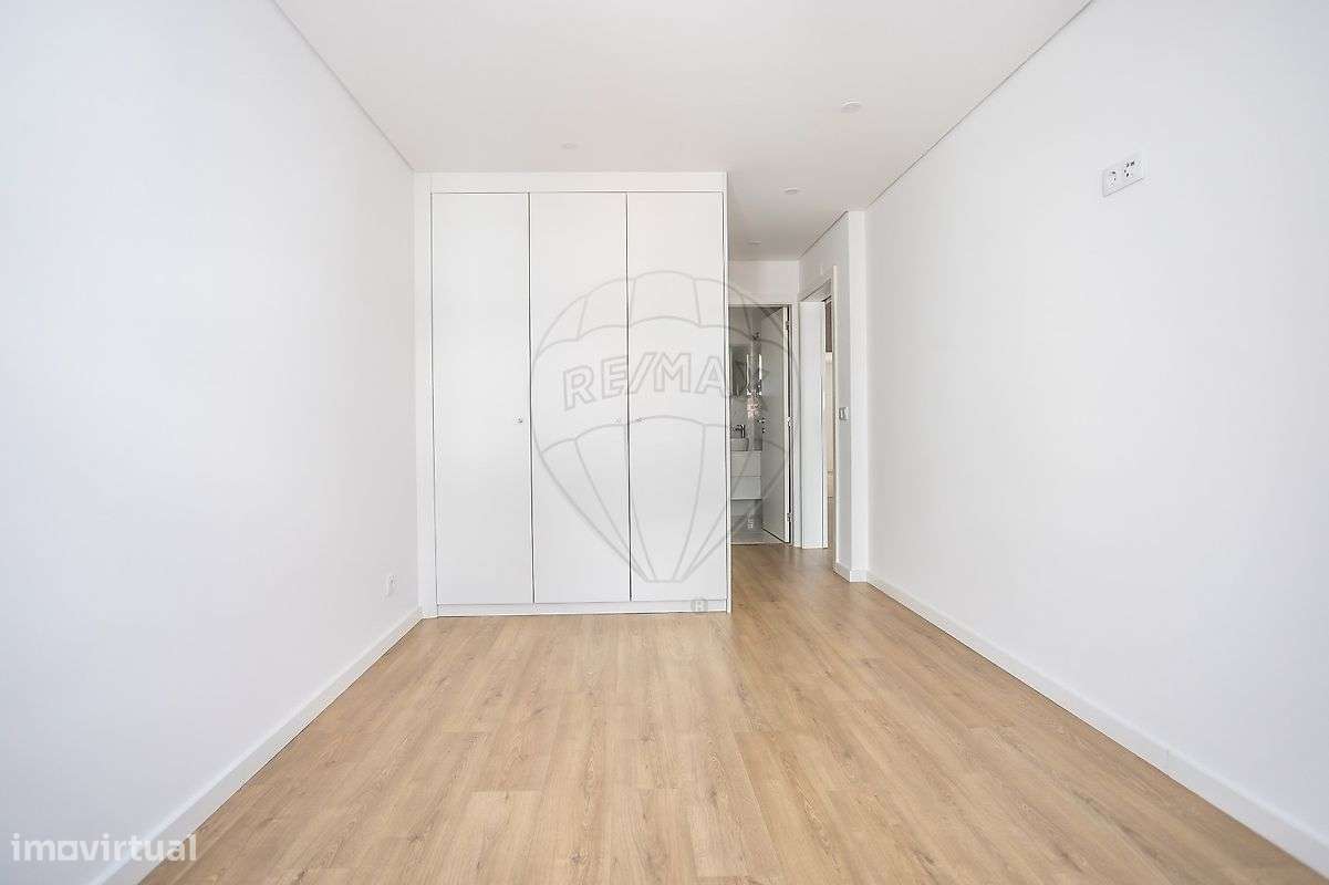 Apartamento T3 à venda em Camarate-25