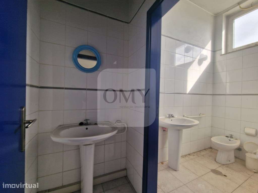 Loja com 2 frentes na Av. Aureliano Barrigas em Vila Real-8