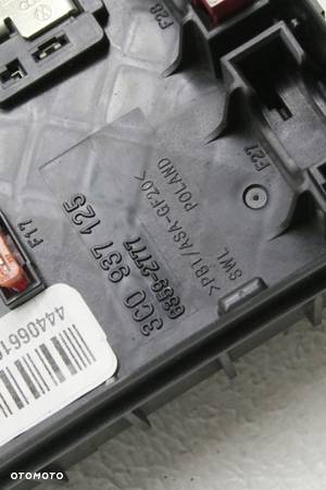 Skrzynka bezpieczników VW Passat B6 2.0 TDI - 4