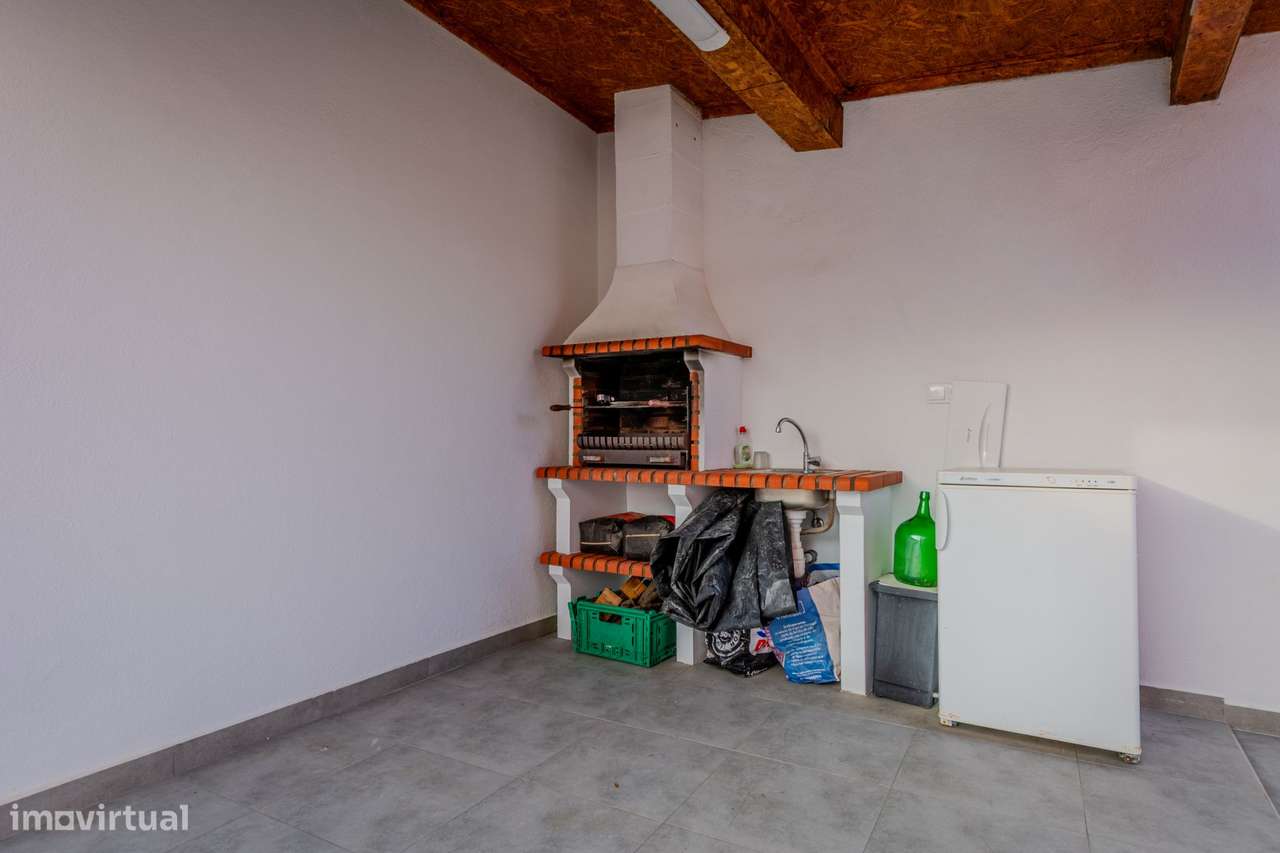 APARTAMENTO T2 remodelado impecável com terraço!-8